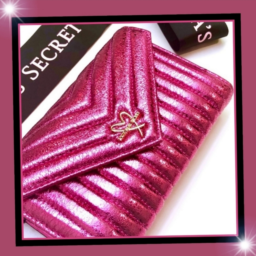 New! V-Quilt Metallic Crackle Tech Clutch! - Picture 3 of 6